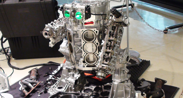 日産 V6エンジンでつくられたロボット A Bot